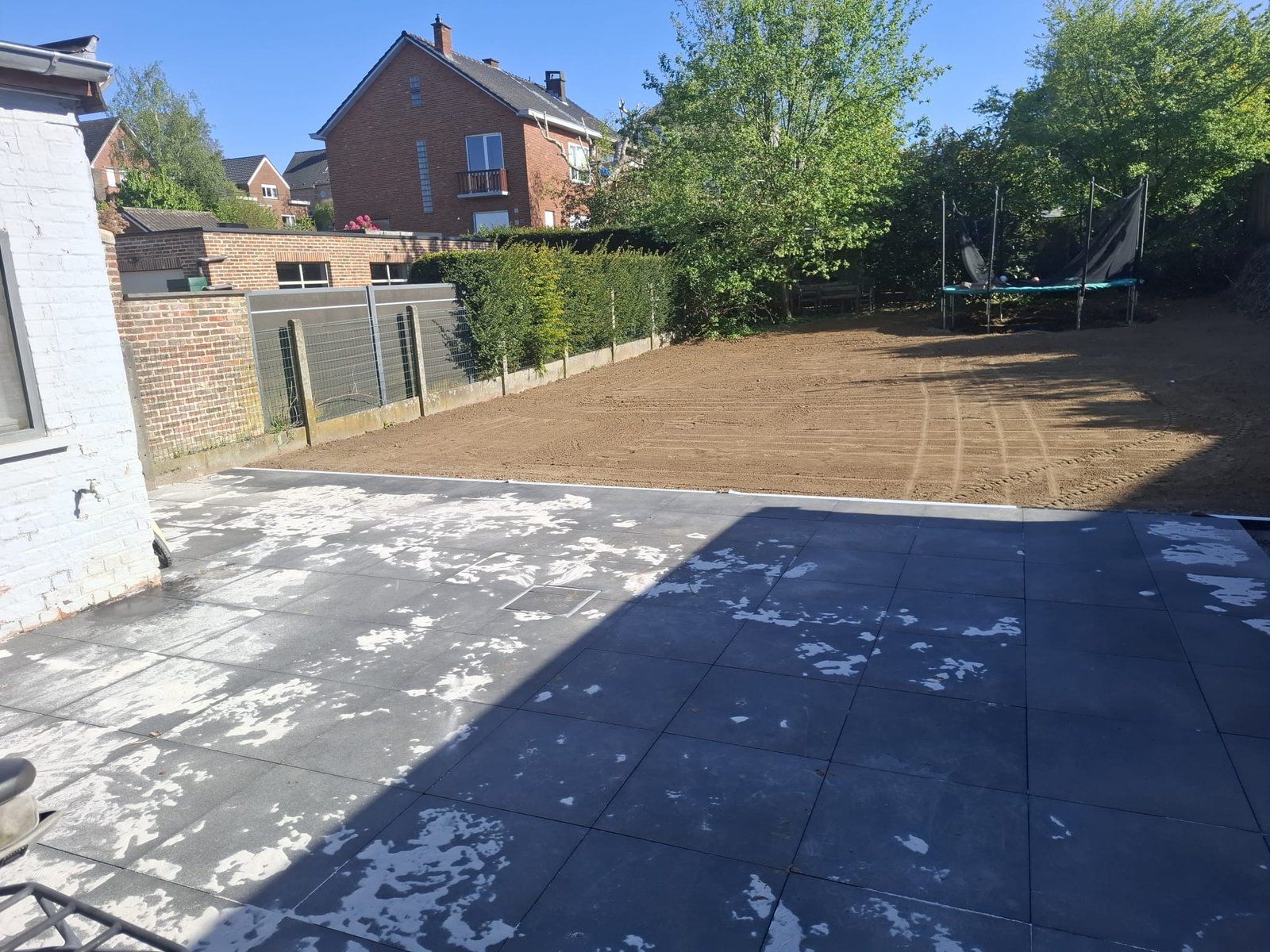 Opgeruimde en klaargemaakte plantenborder
